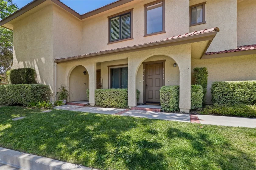 25214 Tanoak Lane photo 1