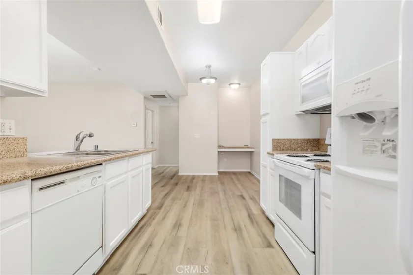 41410 Juniper Street #1721 photo 3