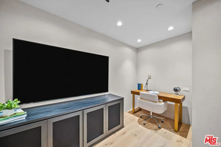 8899 Beverly Boulevard #4A photo 27