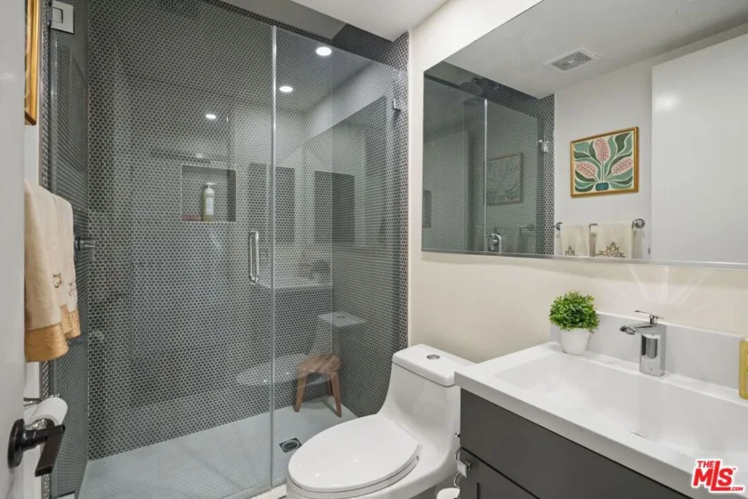 17711 Margate Street #211 photo 32