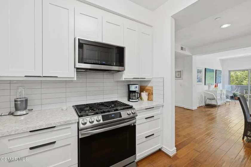 1410 N Curson Avenue #202 photo 14
