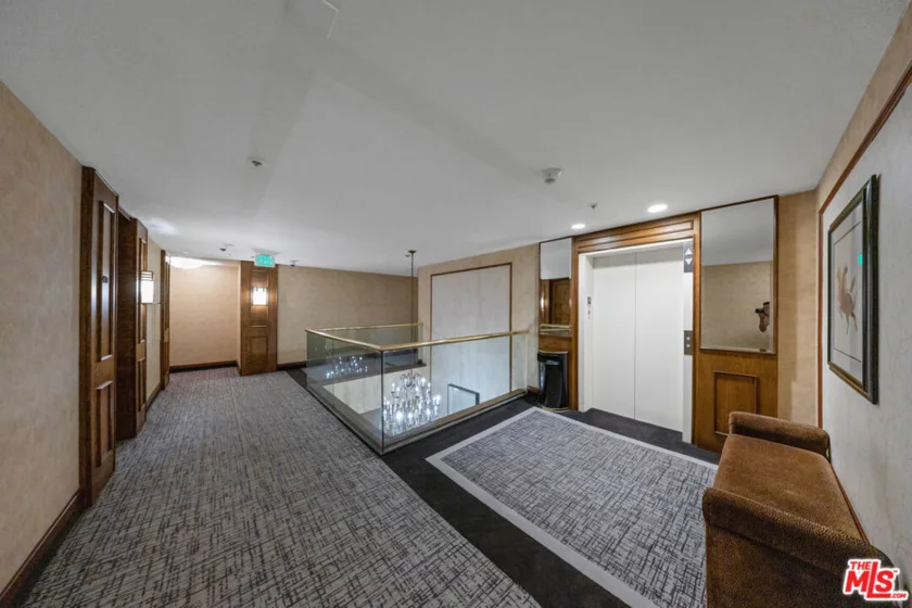 121 S Hope Street #429 photo 30