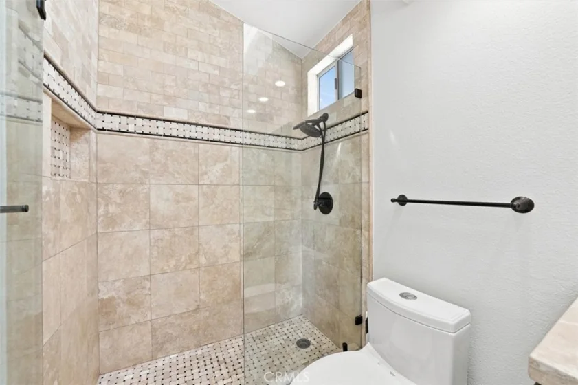 21051 Jenner #85 photo 22