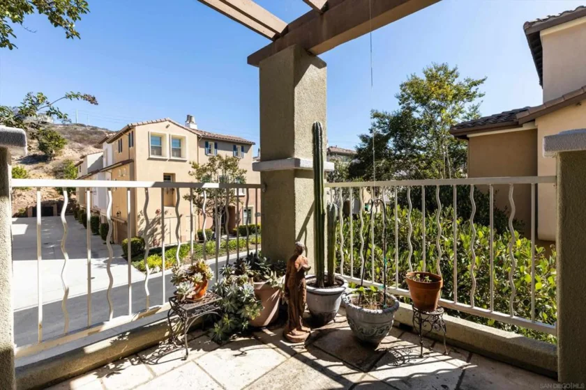 2099 Silverado Street photo 6