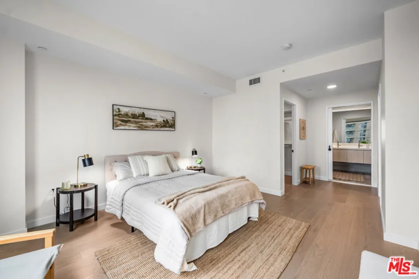 1050 S Grand Avenue #1303 photo 22
