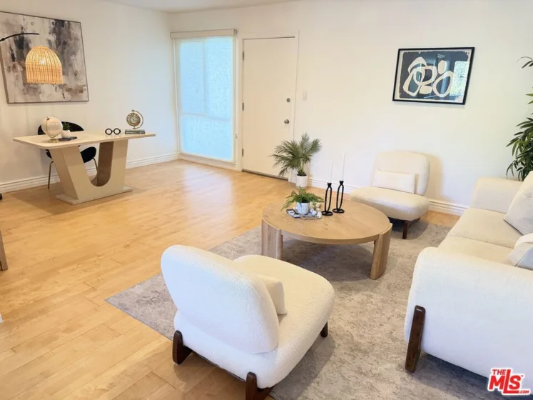 1328 Havenhurst Drive #202 photo 8