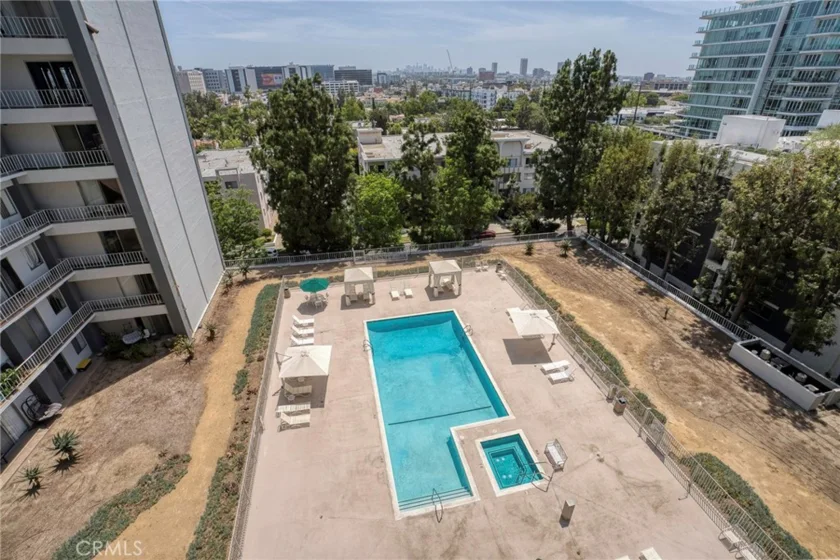 100 S Doheny #707 photo 36