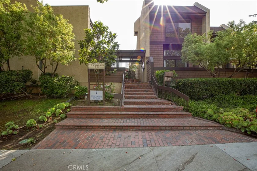 1349 N Columbus #16 photo 2