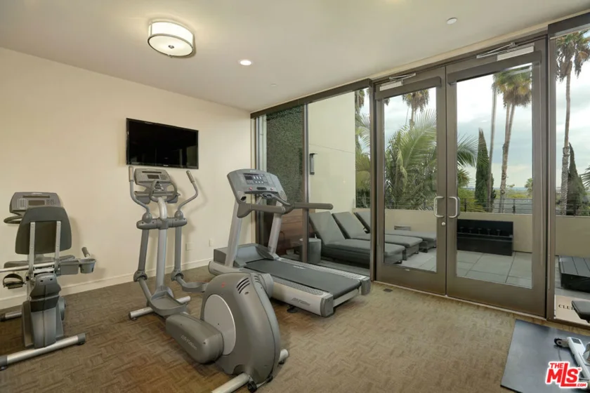 447 N Doheny Drive #102 photo 37