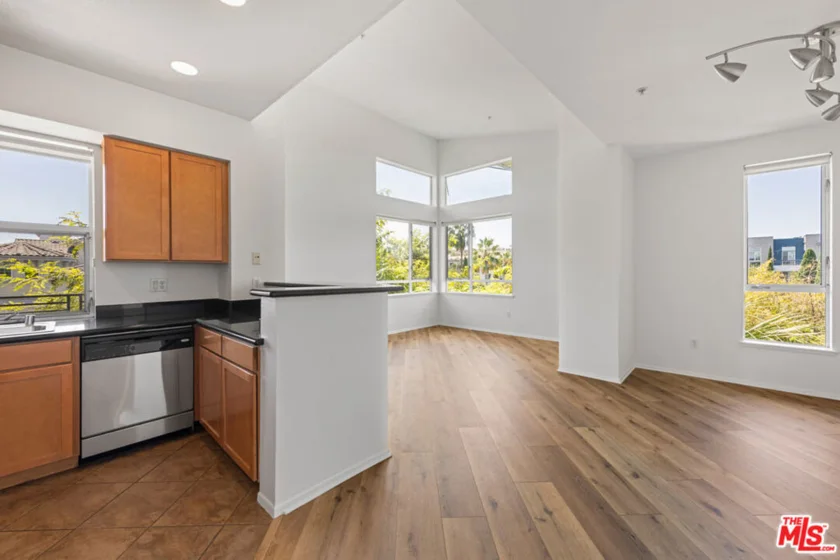 6400 Crescent Parkway #402 photo 2