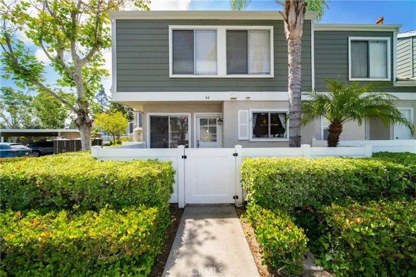 66 Birchwood Lane photo 1