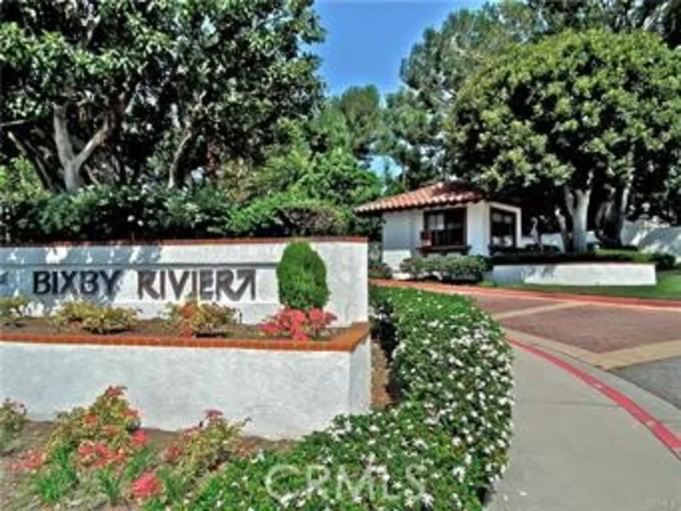 6330 Riviera photo 58