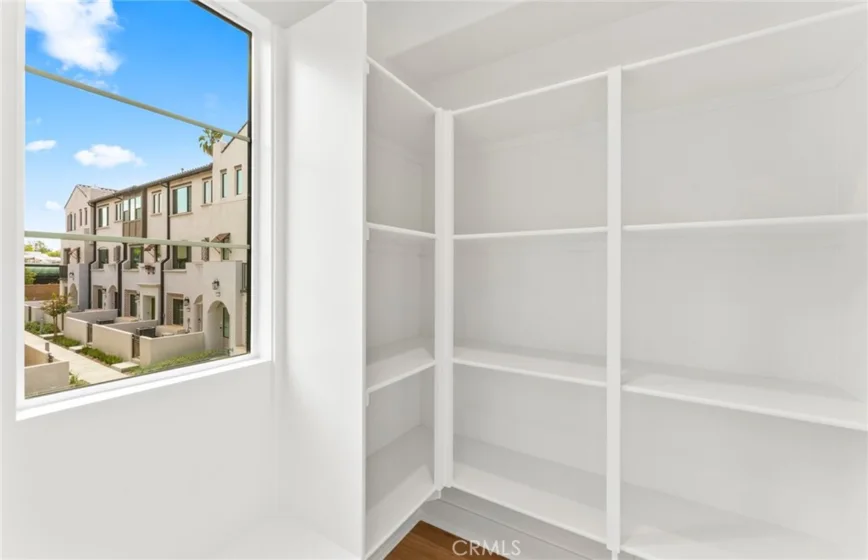 100 Pickwick Lane photo 17