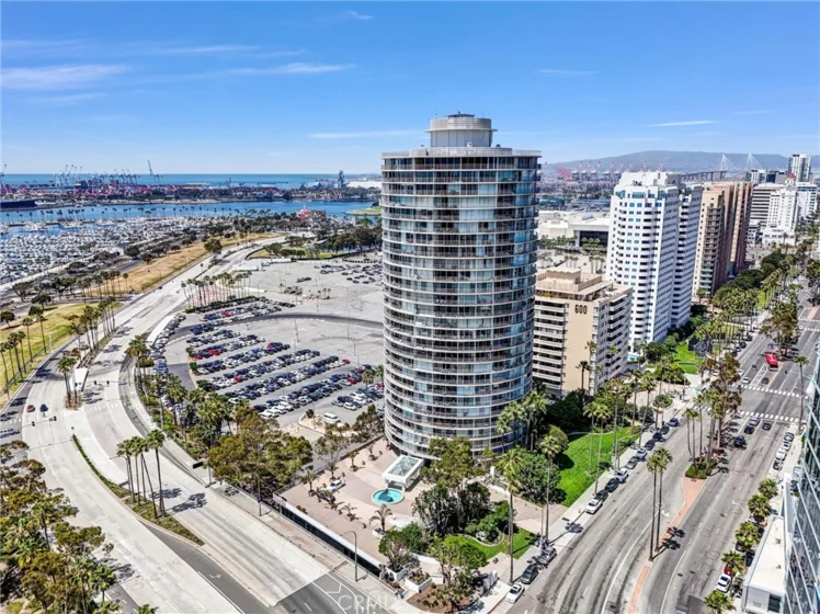 700 E Ocean #3107 photo 1