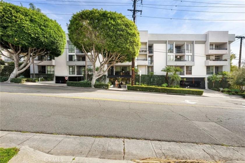 906 N Doheny Drive #318 photo 17