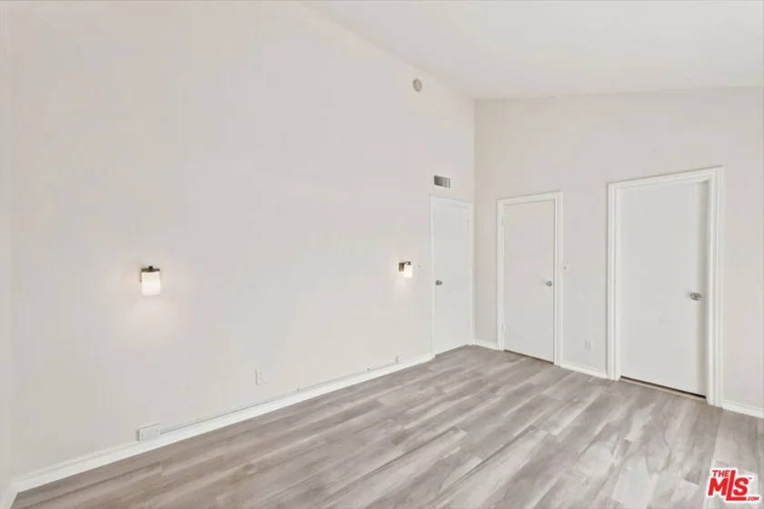 14937 Sherman Way #2 photo 35