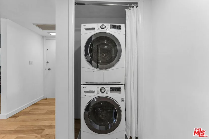 540 Kelton Avenue #501 photo 16