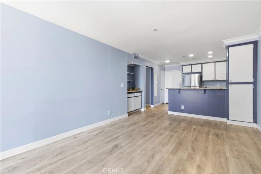 5143 Bakman Avenue #320 photo 8