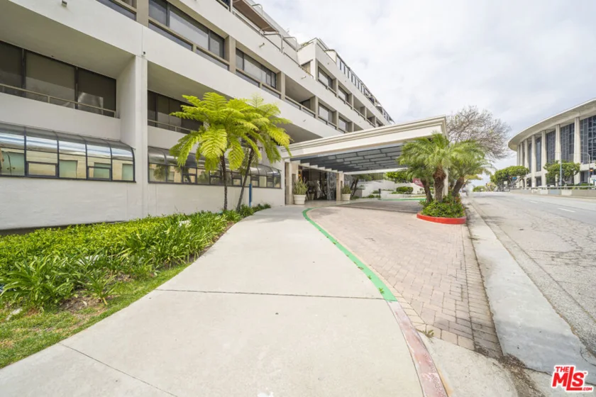 121 S Hope Street #517 photo 7
