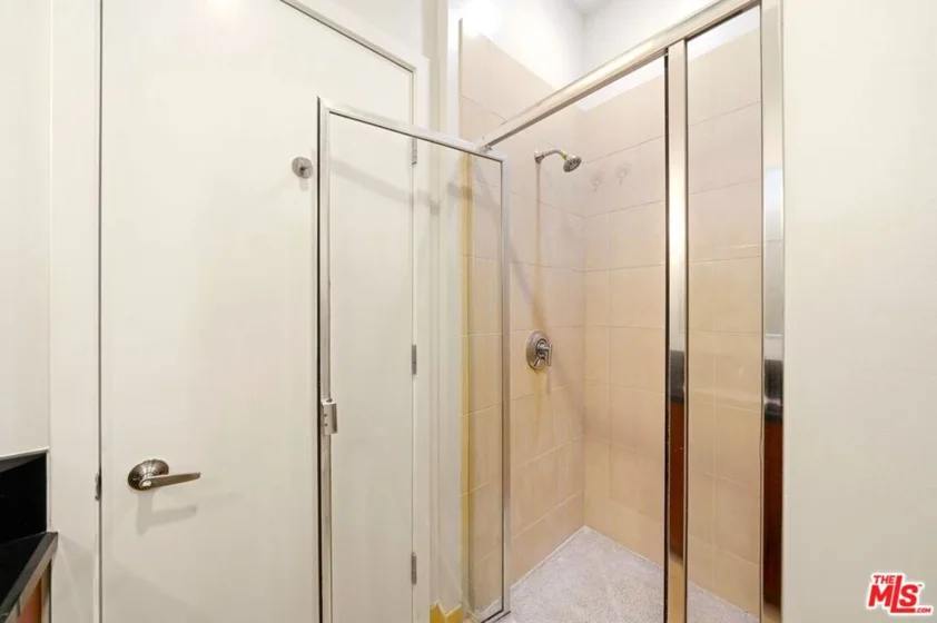 3810 Wilshire Boulevard #605 photo 17