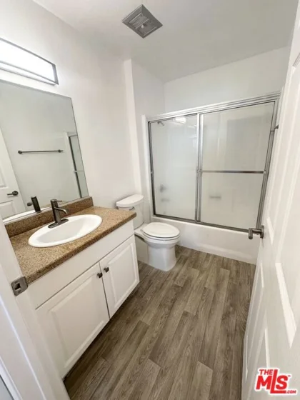 21400 Burbank Boulevard #202 photo 14