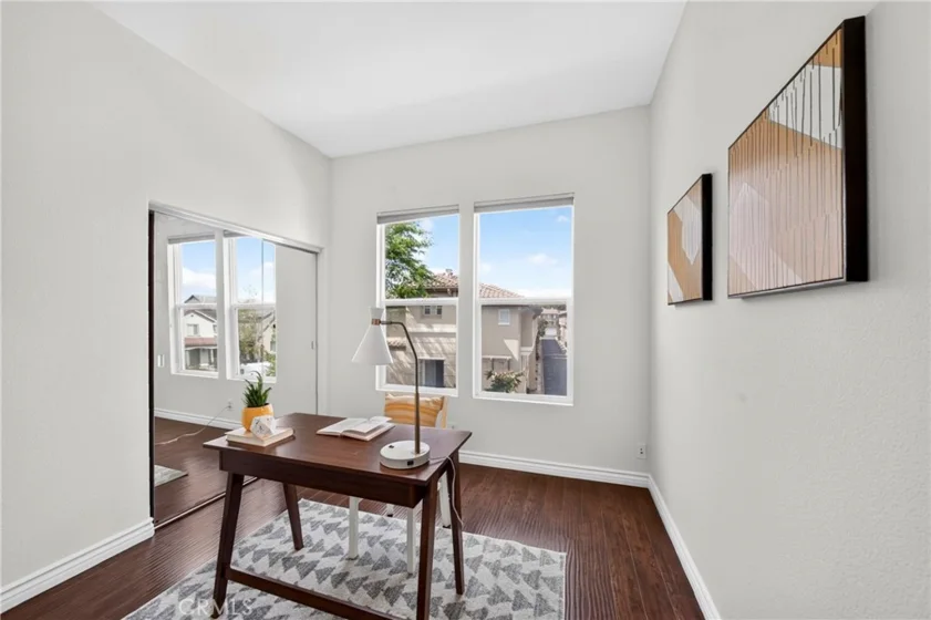2256 Clark photo 18