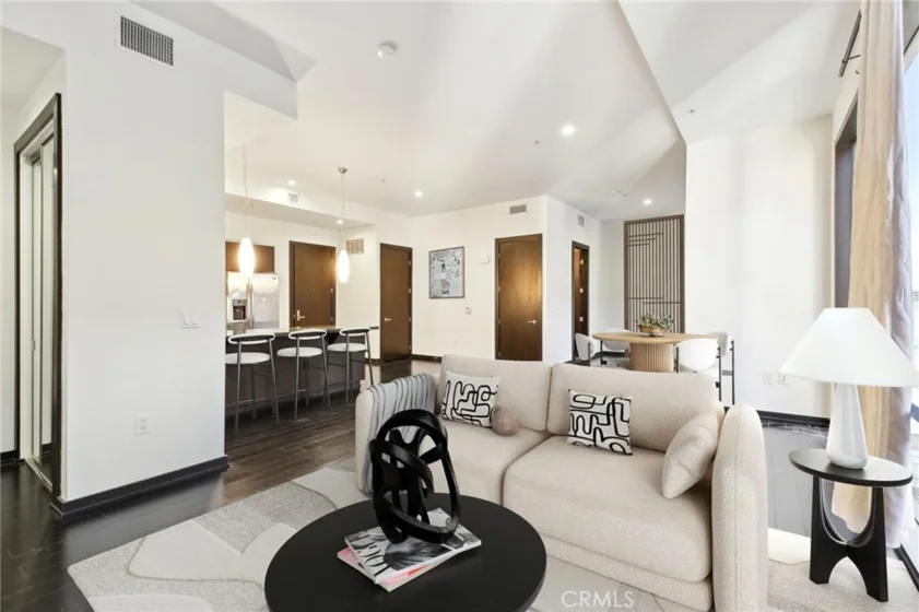 655 S Hope Street #1407 photo 1