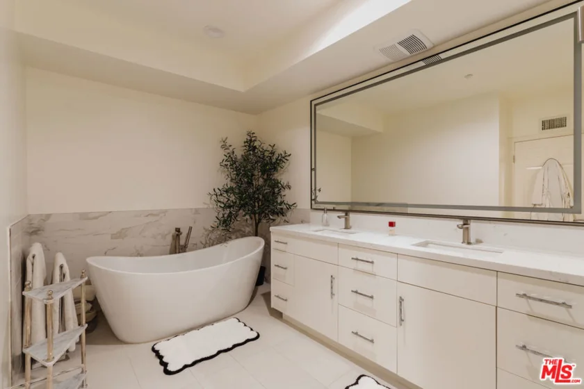 121 N Almont Drive #304 photo 33