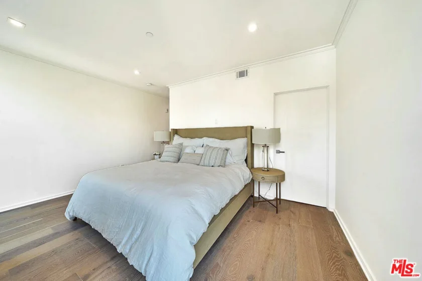 132 N Swall Drive #301 photo 12