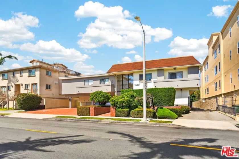 1522 S Centinela Avenue #101 photo 2