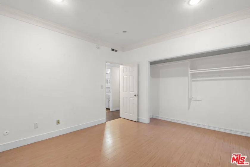 822 S Windsor Boulevard #102 photo 27