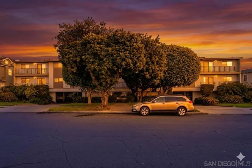 835 E Avenue #B photo 36