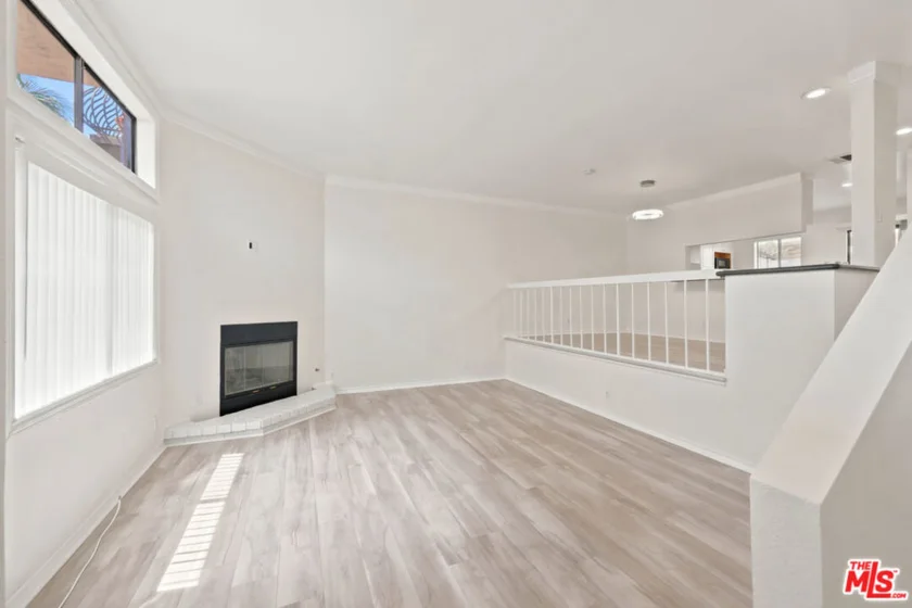 14937 Sherman Way #2 photo 2