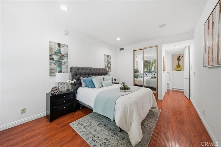 4477 Wilshire photo 19