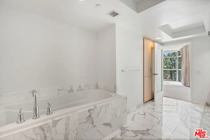 13650 Marina Pointe Drive #404 photo 14
