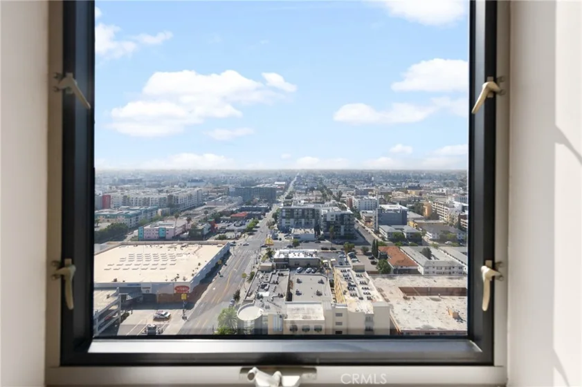 3810 Wilshire Boulevard #1811 photo 5