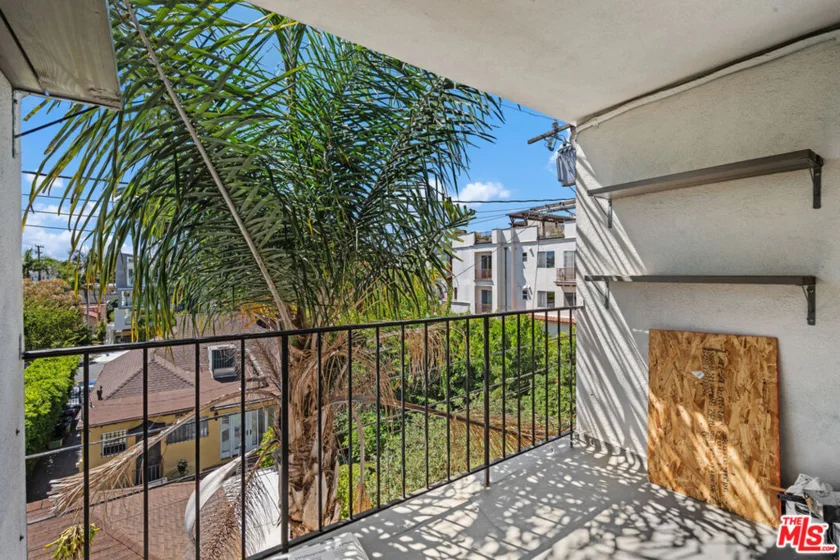 625 N Flores Street #304 photo 19
