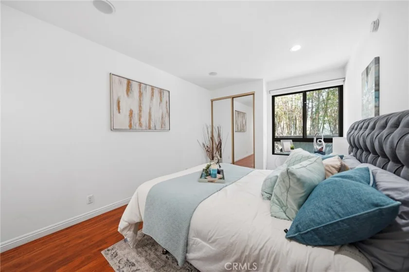 4477 Wilshire photo 21