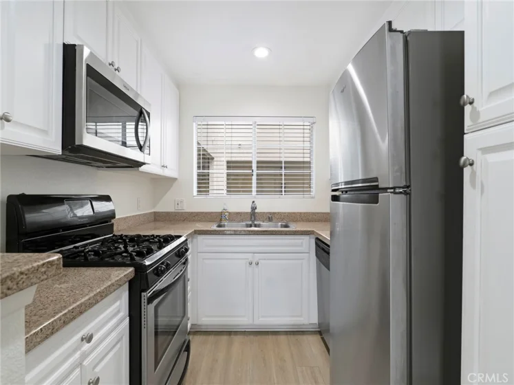 5510 Owensmouth #212 photo 1
