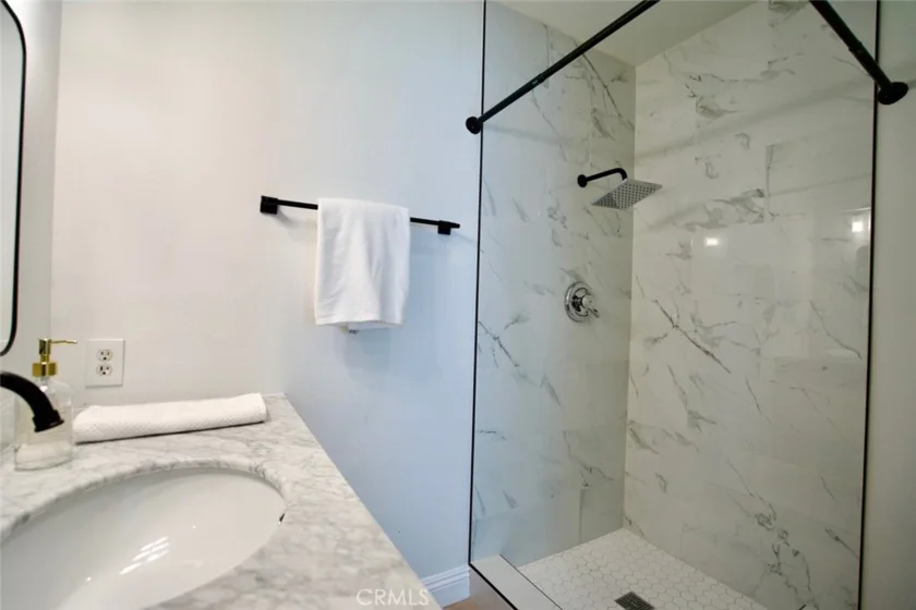 5500 Ackerfield Avenue #104 photo 11