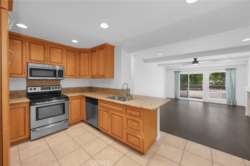 21372 Brookhurst photo 12