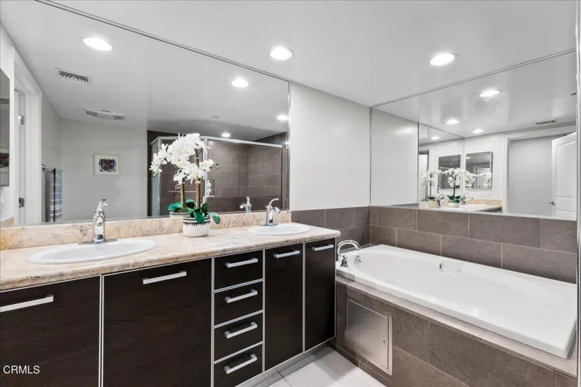 1353 N Fuller Avenue #204 photo 11