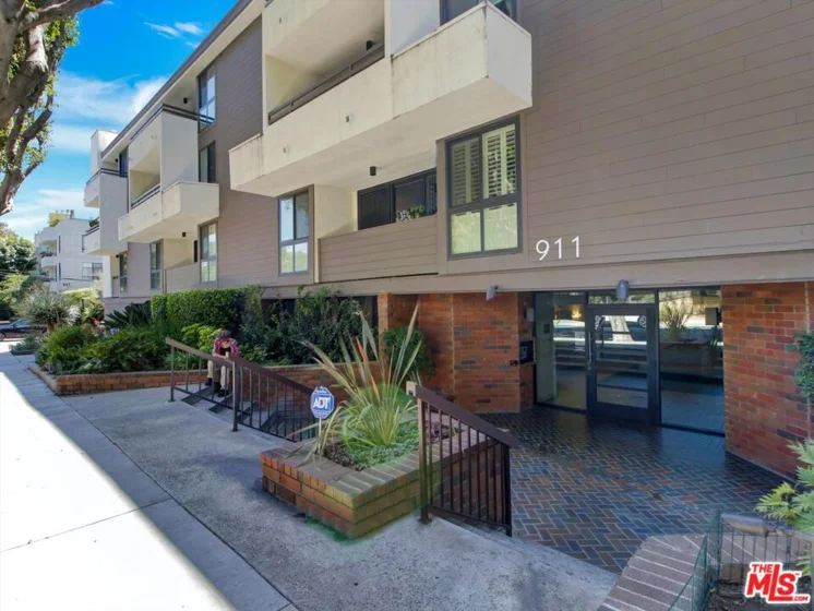 911 N Kings Road #310 photo 33