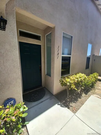 1181 De Soto Court photo 1