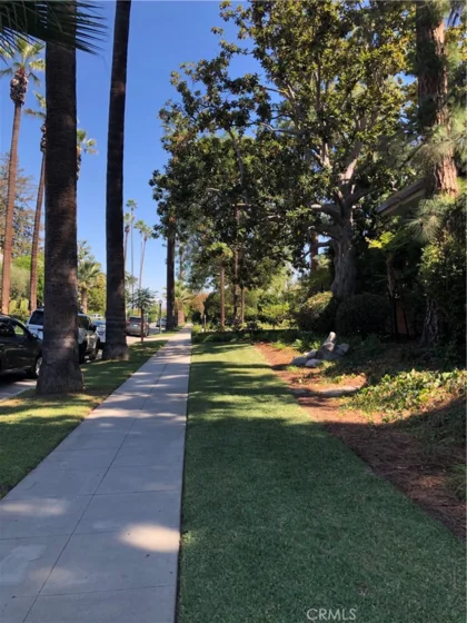 380 S Orange Grove Bl #8 photo 2