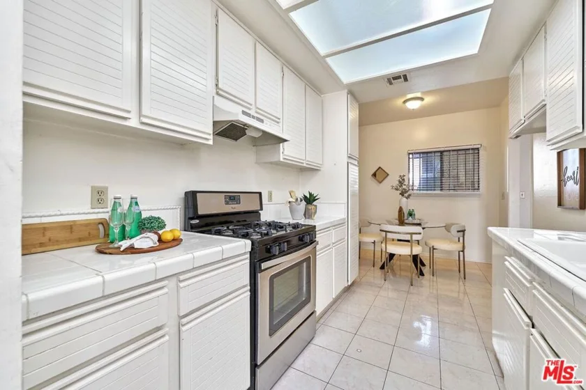 431 S Kingsley Drive #205 photo 15