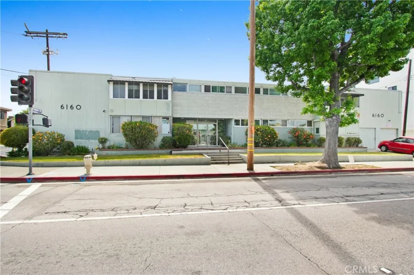 6160 Whitsett Avenue #4 photo 1