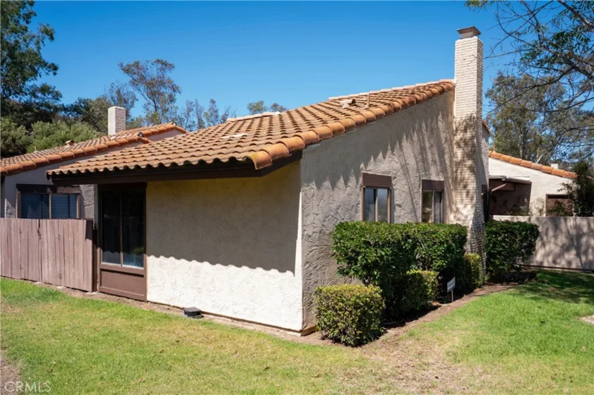 2055 Earl Glen photo 38
