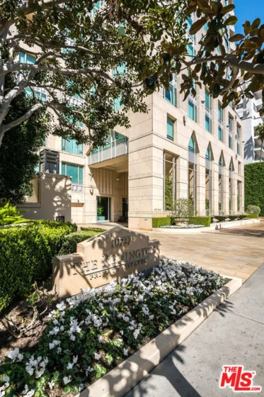 10727 Wilshire Boulevard #502 photo 3
