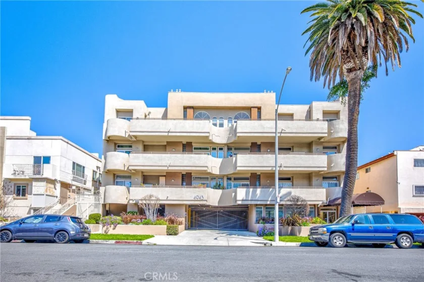 4943 Rosewood Avenue #301 photo 1